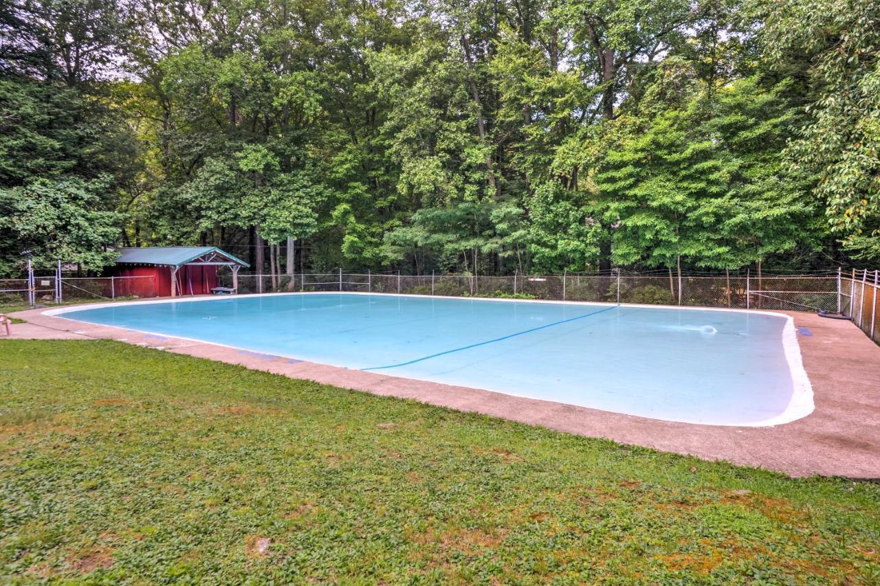 Pet-Friendly Pennsylvania Vacation Rental With Pool! Laughlintown Buitenkant foto