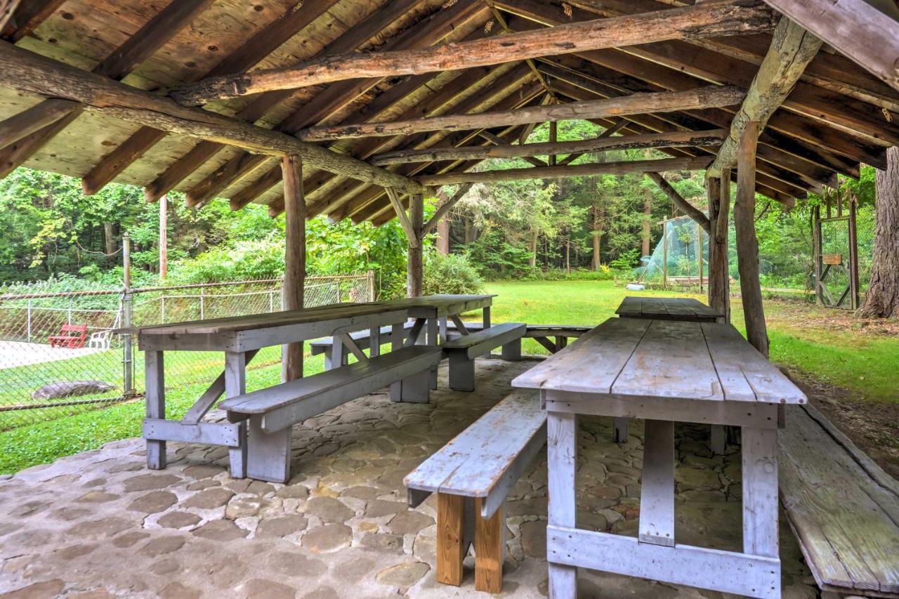 Pet-Friendly Pennsylvania Vacation Rental With Pool! Laughlintown Buitenkant foto